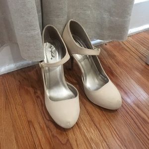 LAST CHANCE Nude Qupid Heels Size 10 Scuffed